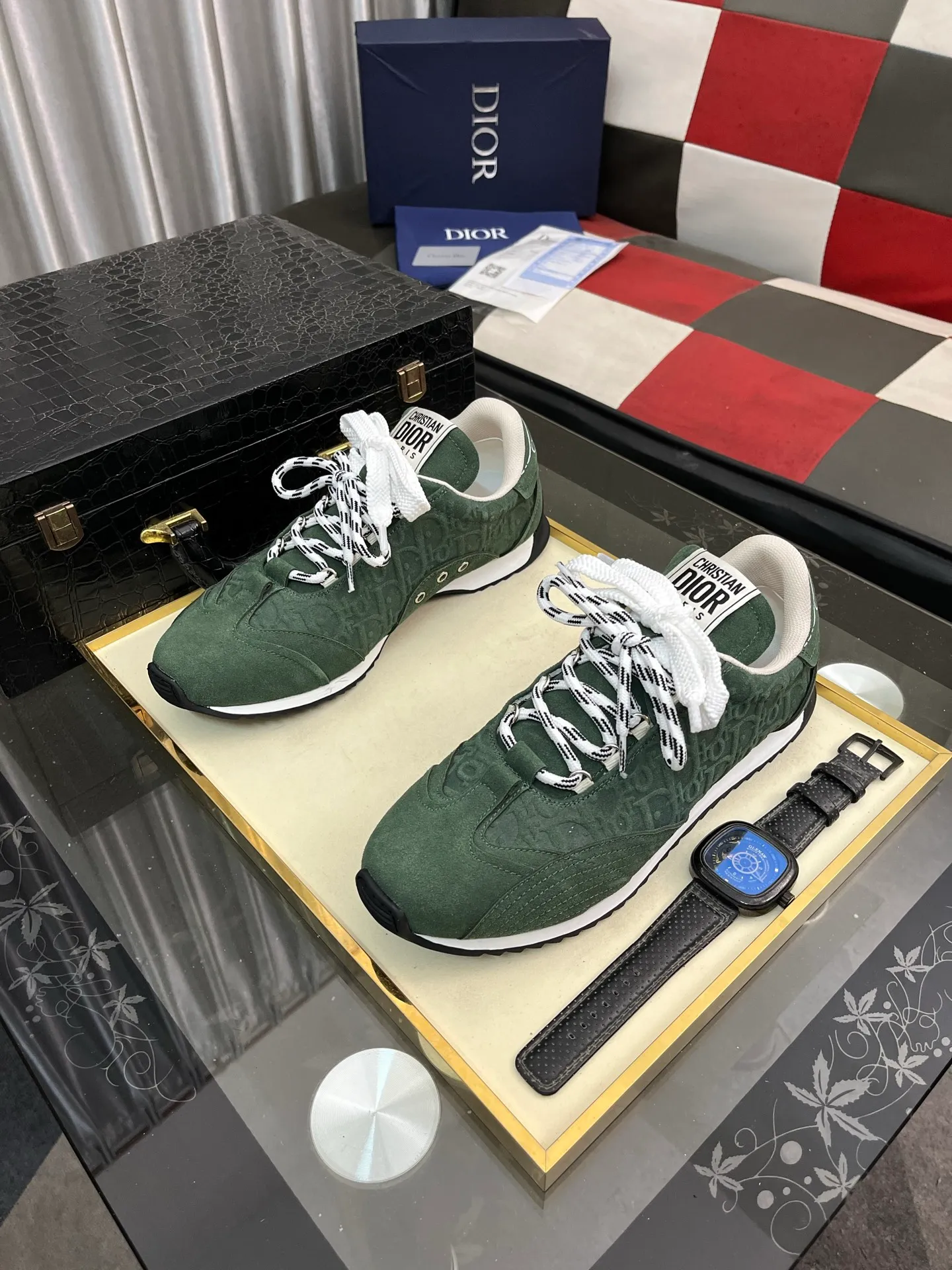 Men's shoes 💰500⌚️⌚️Dior original quality.~ Unique modern style sneakers. 🏃A must-have casual shoe for trendy men😍😍 Original brand imported from Italy, imported original leather, sheep lining (refuses to discolor and grind feet) Sole: Original sole provided by the original factory, French lazy style design ⚠️Fit to the feet, original quality, super comfortable original sole. Just like shooting the real thing 🎬The real thing is better Code number: 38-446️⃣Colors available
